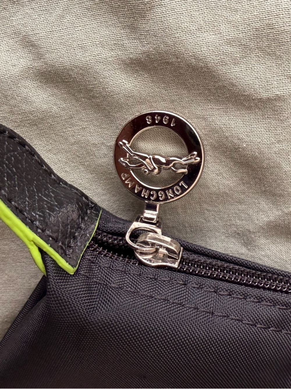 Longchamp Le Pliage Recycled Nylon Tote Medium - Picture 5 of 15